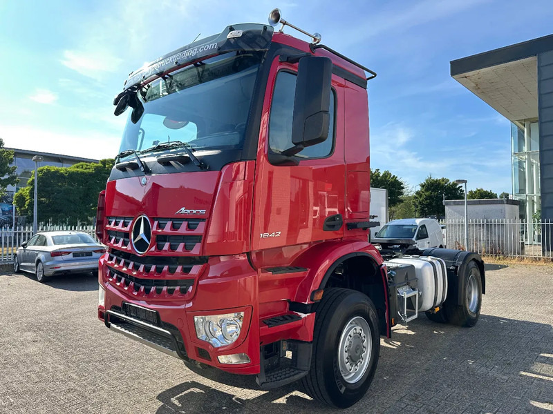 Mercedes-Benz Arocs 1842 4x4 ALLROAD + KIPPER HYDRAULIC + 334.231 KM + SPRING / SPRING + EURO 6 - Trattore stradale: foto 1 Mercedes-Benz Arocs 1842 4x4 ALLROAD + KIPPER HYDRAULIC + 334.231 KM + SPRING / SPRING + EURO 6 - Trattore stradale: foto 1