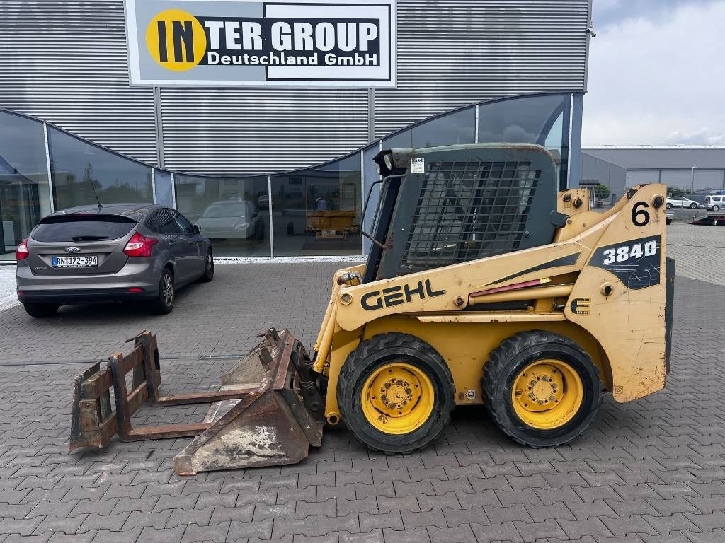 Gehl 3840 E - Minipala: foto 1 Gehl 3840 E - Minipala: foto 1
