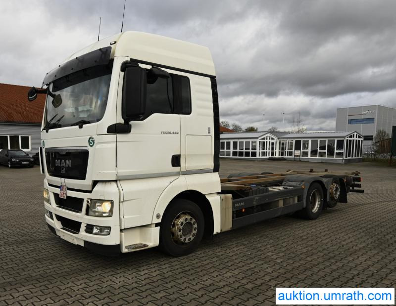 Insolvenzauktion: MAN TGX 26.440 6X2-2 LL ATL- BDF Wechselsystem XLX - Fahrerhaus Automatik Kimaautomatik AHK EURO 5 - Autocarro portacontainer/ Caisse interchangeable: foto 1 Insolvenzauktion: MAN TGX 26.440 6X2-2 LL ATL- BDF Wechselsystem XLX - Fahrerhaus Automatik Kimaautomatik AHK EURO 5 - Autocarro portacontainer/ Caisse interchangeable: foto 1