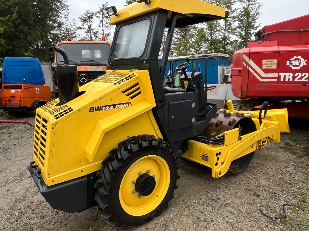 BOMAG Walzenzug BW 124 PDH-4 Planierschild 100 Bstd. - Rullo compattatore/ Rullo compressore: foto 3 BOMAG Walzenzug BW 124 PDH-4 Planierschild 100 Bstd. - Rullo compattatore/ Rullo compressore: foto 3