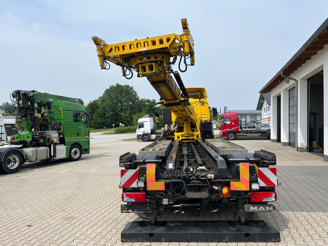 Camion con gru MAN TGS 35.480 8x4-4BL  Deuringer Garagentransporter: foto 6