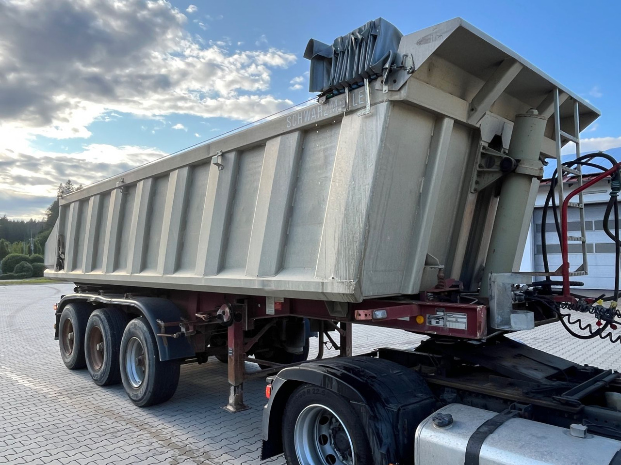 Schwarzmüller 3 Achs Alu Kippmulde Trommelbremse - Semirimorchio ribaltabile: foto 1 Schwarzmüller 3 Achs Alu Kippmulde Trommelbremse - Semirimorchio ribaltabile: foto 1