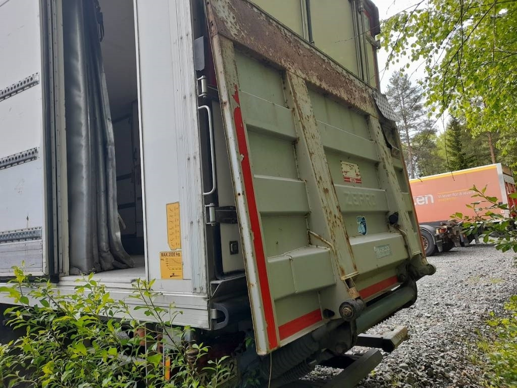 Mercedes-Benz Axor 1829 - Autocarro frigorifero: foto 3 Mercedes-Benz Axor 1829 - Autocarro frigorifero: foto 3