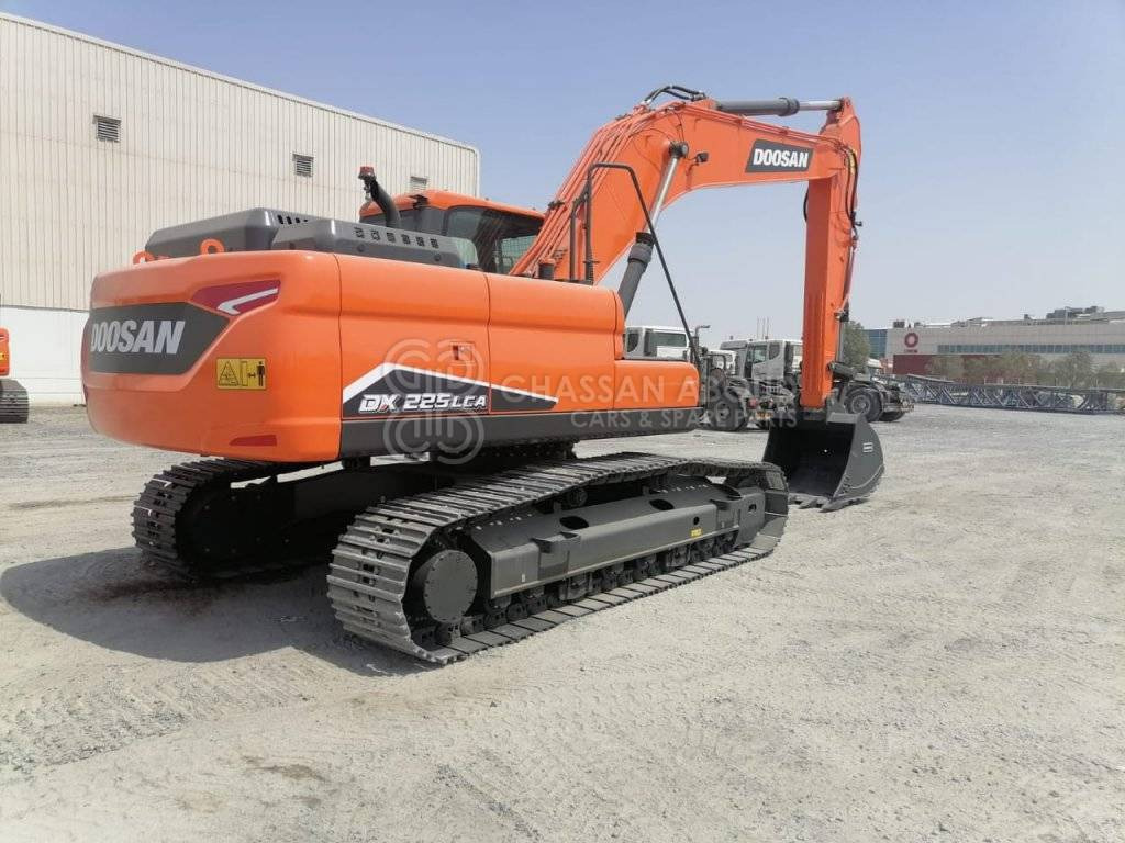 DOOSAN DX225 LCA – CHAIN EXCAVATOR OPERATING WEIGHT 22 TON APPROX. WITH BUCKET 1.08 Cu.M BUCKET ( HEAVY DUTY) MY2022 - Escavatore cingolato: foto 5 DOOSAN DX225 LCA – CHAIN EXCAVATOR OPERATING WEIGHT 22 TON APPROX. WITH BUCKET 1.08 Cu.M BUCKET ( HEAVY DUTY) MY2022 - Escavatore cingolato: foto 5