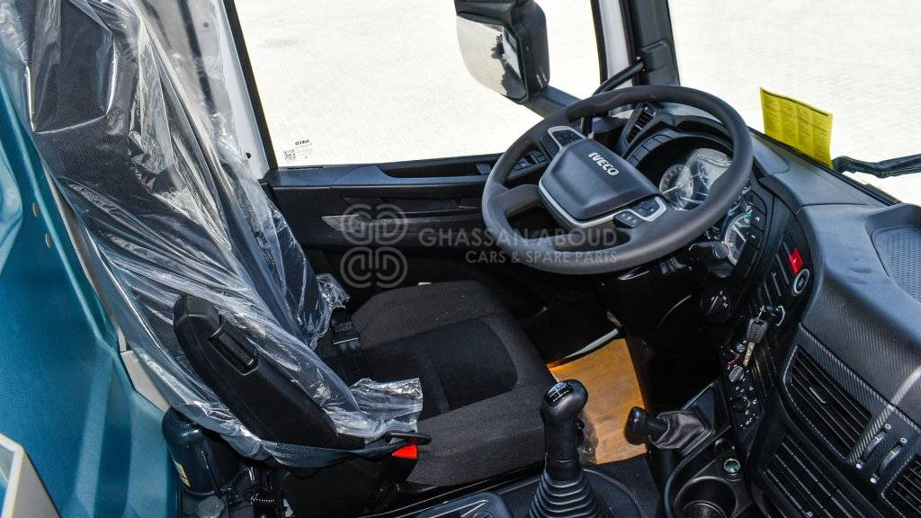 Foto d'interni 1: Autocarro telaio IVECO T-WAY Chassis  6×4 AD380T47H WHEELBASE 4500 MY25
