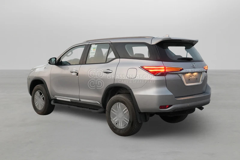 Toyota Fortuner 4x4 - SUV/ Fuoristrada: foto 4 Toyota Fortuner 4x4 - SUV/ Fuoristrada: foto 4