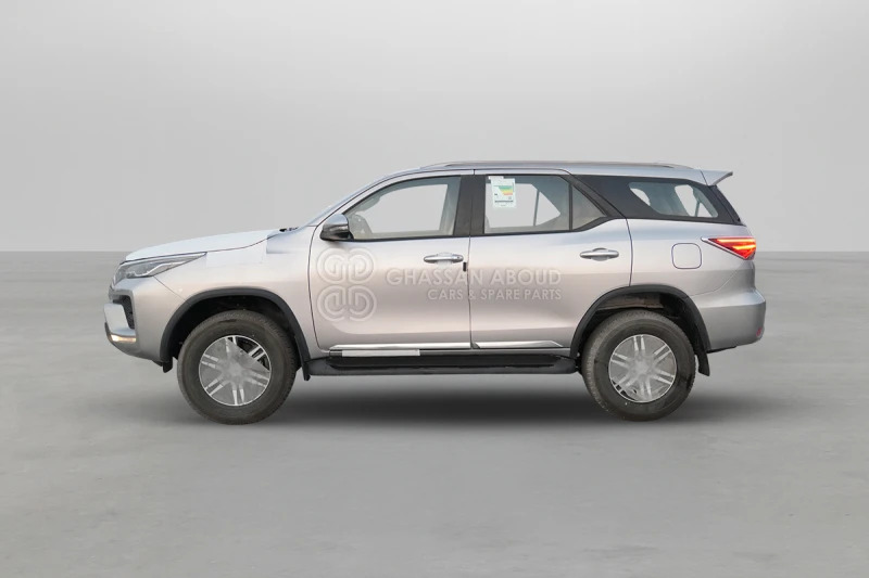 Toyota Fortuner 4x4 - SUV/ Fuoristrada: foto 3 Toyota Fortuner 4x4 - SUV/ Fuoristrada: foto 3