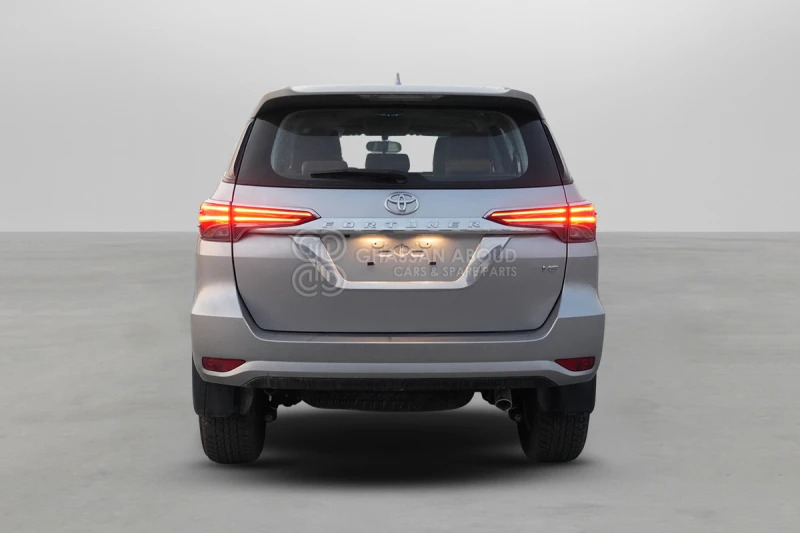 Toyota Fortuner 4x4 - SUV/ Fuoristrada: foto 5 Toyota Fortuner 4x4 - SUV/ Fuoristrada: foto 5