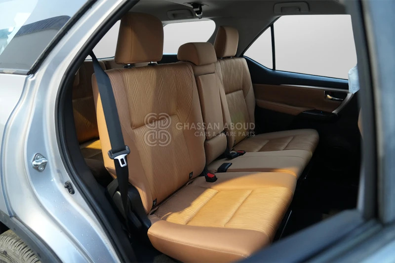 SUV/ Fuoristrada Toyota Fortuner 4x4: foto 10 SUV/ Fuoristrada Toyota Fortuner 4x4: foto 10