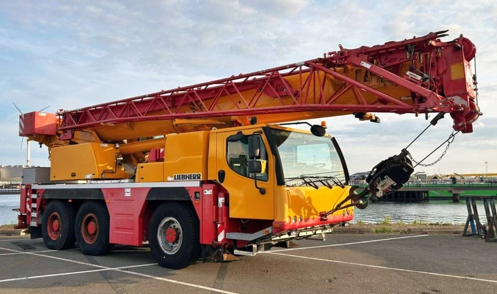 Liebherr LTM 1050-3.1 - Gru multistrada: foto 1 Liebherr LTM 1050-3.1 - Gru multistrada: foto 1