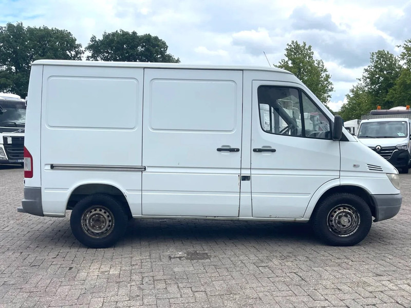 Mercedes-Benz Sprinter 208 3 seats. Very good bus! 100% engine and gearbox! France use - Furgone chiuso: foto 2 Mercedes-Benz Sprinter 208 3 seats. Very good bus! 100% engine and gearbox! France use - Furgone chiuso: foto 2