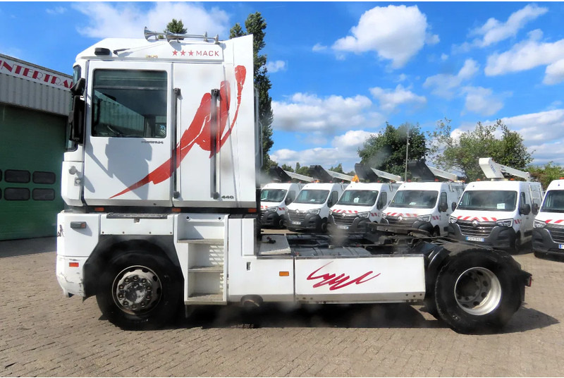 Renault Magnum 440 Mack! Manual gearbox. Royal truck - Trattore stradale: foto 4 Renault Magnum 440 Mack! Manual gearbox. Royal truck - Trattore stradale: foto 4