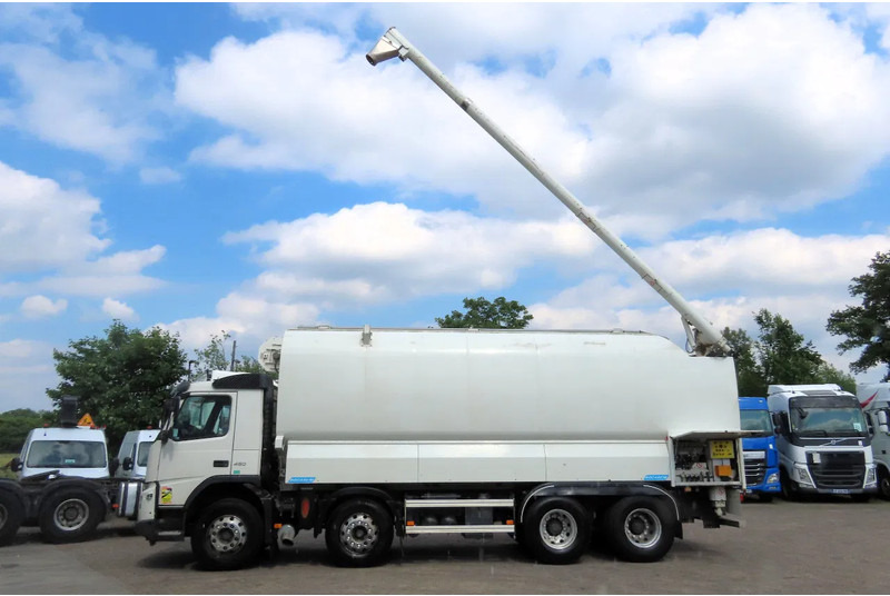 Volvo FMX 450 8x4 AUGER, radio control, 7 COMP. Full Volvo Service! . EXCELLENT condition - Camion cisterna: foto 2 Volvo FMX 450 8x4 AUGER, radio control, 7 COMP. Full Volvo Service! . EXCELLENT condition - Camion cisterna: foto 2