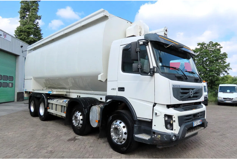Volvo FMX 450 8x4 AUGER, radio control, 7 COMP. Full Volvo Service! . EXCELLENT condition - Camion cisterna: foto 3 Volvo FMX 450 8x4 AUGER, radio control, 7 COMP. Full Volvo Service! . EXCELLENT condition - Camion cisterna: foto 3
