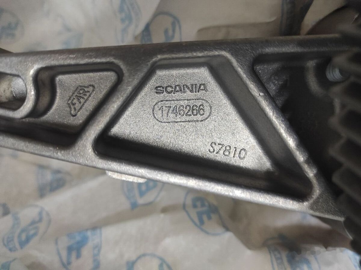 Scania 1746266 Scania truck - Pompa olio per Camion: foto 2 Scania 1746266 Scania truck - Pompa olio per Camion: foto 2