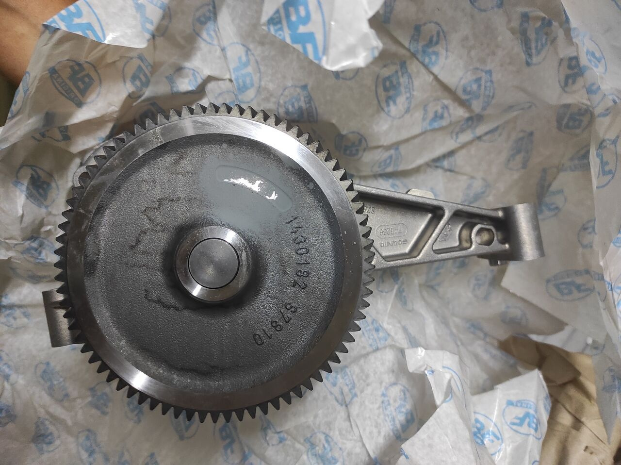 Scania 1746266 Scania truck - Pompa olio per Camion: foto 3 Scania 1746266 Scania truck - Pompa olio per Camion: foto 3