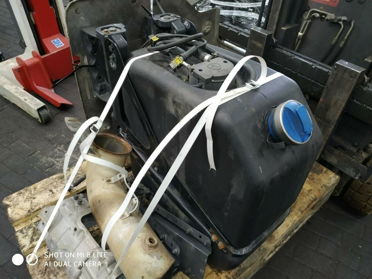 Scania 2244863 2140809 - Serbatoio per AdBlue per Camion: foto 1 Scania 2244863 2140809 - Serbatoio per AdBlue per Camion: foto 1