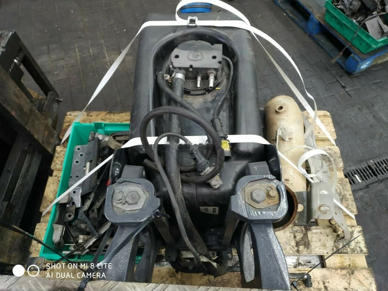 Scania 2244863 2140809 - Serbatoio per AdBlue per Camion: foto 3 Scania 2244863 2140809 - Serbatoio per AdBlue per Camion: foto 3