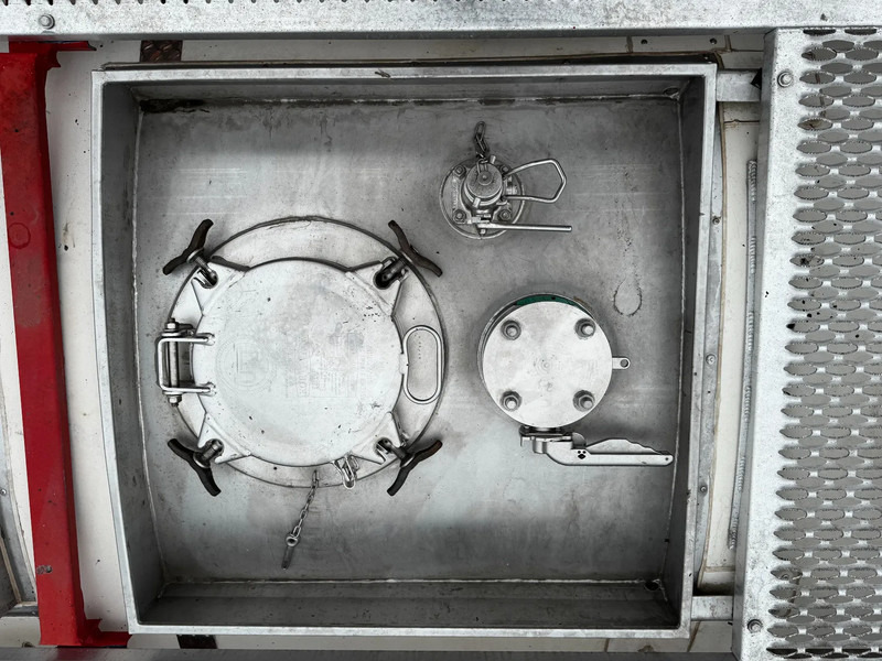 Serbatoio di stoccaggio per il trasporto di prodotti chimici CIMC 20FT ISO, 25.080L / 1-COMP / 3 BAFFELS / T12 / 4 manholes / ADR valid until 02/2027: foto 16 Serbatoio di stoccaggio per il trasporto di prodotti chimici CIMC 20FT ISO, 25.080L / 1-COMP / 3 BAFFELS / T12 / 4 manholes / ADR valid until 02/2027: foto 16