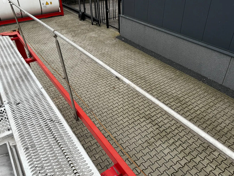 Serbatoio di stoccaggio per il trasporto di prodotti chimici CIMC 20FT ISO, 25.080L / 1-COMP / 3 BAFFELS / T12 / 4 manholes / ADR valid until 02/2027: foto 12 Serbatoio di stoccaggio per il trasporto di prodotti chimici CIMC 20FT ISO, 25.080L / 1-COMP / 3 BAFFELS / T12 / 4 manholes / ADR valid until 02/2027: foto 12