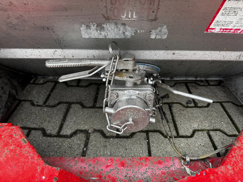 Serbatoio di stoccaggio per il trasporto di prodotti chimici CIMC 20FT ISO, 25.080L / 1-COMP / 3 BAFFELS / T12 / 4 manholes / ADR valid until 02/2027: foto 8 Serbatoio di stoccaggio per il trasporto di prodotti chimici CIMC 20FT ISO, 25.080L / 1-COMP / 3 BAFFELS / T12 / 4 manholes / ADR valid until 02/2027: foto 8