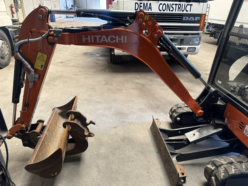 Hitachi ZAXIS ZX19-6 CR 1.9T - 1349H - CABINE - ADJUSTABLE TRACKS - EXTRA HYDR - QUICK HITCH - BE MACHINE - Miniescavatore: foto 4 Hitachi ZAXIS ZX19-6 CR 1.9T - 1349H - CABINE - ADJUSTABLE TRACKS - EXTRA HYDR - QUICK HITCH - BE MACHINE - Miniescavatore: foto 4