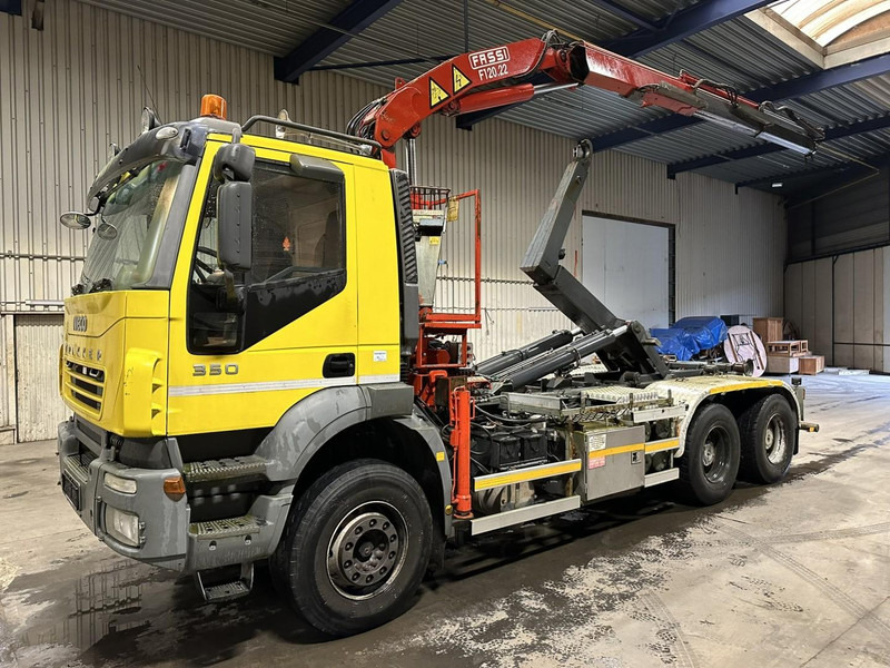 Iveco TRAKKER 350 6x4 HOOKLIFT + CRANE FASSI F120.22 (5/6 F) - *342.000km* - STEEL SPRING / BIG AXLES - AS TRONIC AUTOMATIC GEARBOX - Autocarro scarrabile, Camion con gru: foto 3 Iveco TRAKKER 350 6x4 HOOKLIFT + CRANE FASSI F120.22 (5/6 F) - *342.000km* - STEEL SPRING / BIG AXLES - AS TRONIC AUTOMATIC GEARBOX - Autocarro scarrabile, Camion con gru: foto 3
