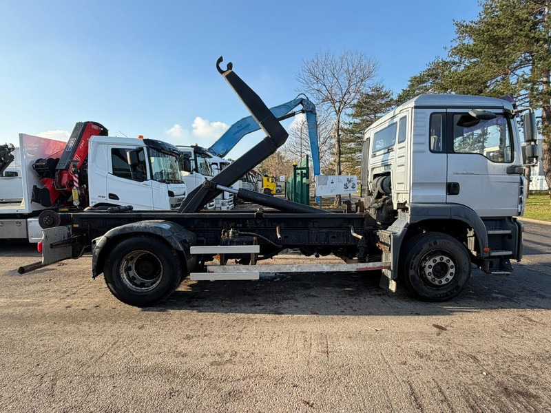 MAN TGA 18.350 4x2 19T HOOKLIFT / ABROLLKIPPER / GANCHO / AMPLIROL - EURO 3 - AS TRONIC AUTOMATIC - Autocarro scarrabile: foto 4 MAN TGA 18.350 4x2 19T HOOKLIFT / ABROLLKIPPER / GANCHO / AMPLIROL - EURO 3 - AS TRONIC AUTOMATIC - Autocarro scarrabile: foto 4