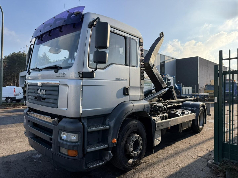 MAN TGA 18.350 4x2 19T HOOKLIFT / ABROLLKIPPER / GANCHO / AMPLIROL - EURO 3 - AS TRONIC AUTOMATIC - Autocarro scarrabile: foto 3 MAN TGA 18.350 4x2 19T HOOKLIFT / ABROLLKIPPER / GANCHO / AMPLIROL - EURO 3 - AS TRONIC AUTOMATIC - Autocarro scarrabile: foto 3