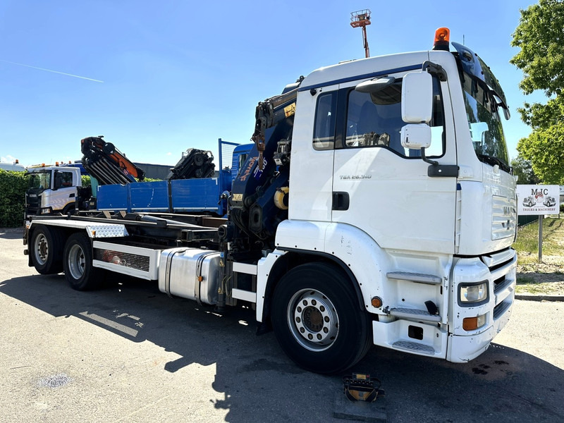 MAN TGA 26.310 6X2 HOOKLIFT + CRANE COPMA 160.4 + JIB J2 + WINCH - RADIO - LIFT + STEERING AXLE - EURO 3 - BE - Autocarro scarrabile, Camion con gru: foto 2 MAN TGA 26.310 6X2 HOOKLIFT + CRANE COPMA 160.4 + JIB J2 + WINCH - RADIO - LIFT + STEERING AXLE - EURO 3 - BE - Autocarro scarrabile, Camion con gru: foto 2