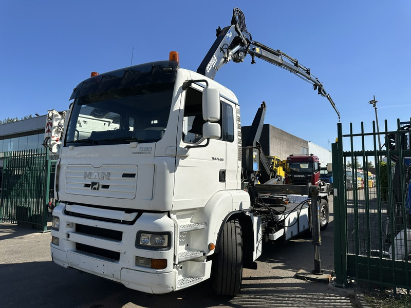 MAN TGA 26.310 6X2 HOOKLIFT + CRANE COPMA 160.4 + JIB J2 + WINCH - RADIO - LIFT + STEERING AXLE - EURO 3 - BE - Autocarro scarrabile, Camion con gru: foto 3 MAN TGA 26.310 6X2 HOOKLIFT + CRANE COPMA 160.4 + JIB J2 + WINCH - RADIO - LIFT + STEERING AXLE - EURO 3 - BE - Autocarro scarrabile, Camion con gru: foto 3
