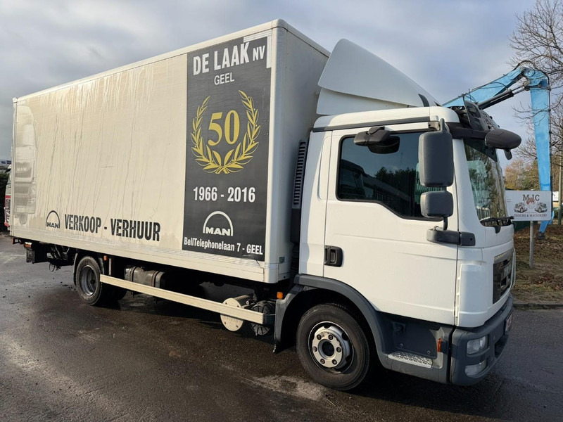MAN TGL 8.180 4x2 BL COSED BOX / BAKWAGEN / CAISSE FERMEE - *184.000km* - 3 SEATER - EURO 5 - AIR SUSPENSION - BOX 6m00 x 2m49 x 2m38 - BE TRUCK - Autocarro furgonato: foto 1 MAN TGL 8.180 4x2 BL COSED BOX / BAKWAGEN / CAISSE FERMEE - *184.000km* - 3 SEATER - EURO 5 - AIR SUSPENSION - BOX 6m00 x 2m49 x 2m38 - BE TRUCK - Autocarro furgonato: foto 1