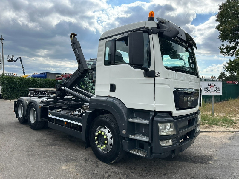 MAN TGS 28.360 6x2 HOOKLIFT 21T HIAB MULTILIFT XR21-S51 - LIFT AXLE - BE TRUCK - Autocarro scarrabile: foto 1 MAN TGS 28.360 6x2 HOOKLIFT 21T HIAB MULTILIFT XR21-S51 - LIFT AXLE - BE TRUCK - Autocarro scarrabile: foto 1