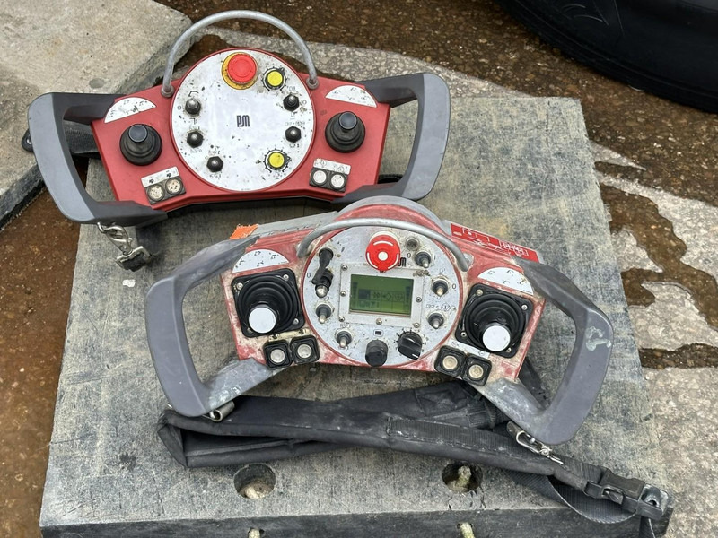 Pompa autocarrata Mercedes-Benz ACTROS 3241 8x4 PUMI PM M 21-3 (21m) Putzmeister - *238.000km* / 1586H - EPS - BLADVERING / NAAFREDUCTIE: foto 10 Pompa autocarrata Mercedes-Benz ACTROS 3241 8x4 PUMI PM M 21-3 (21m) Putzmeister - *238.000km* / 1586H - EPS - BLADVERING / NAAFREDUCTIE: foto 10