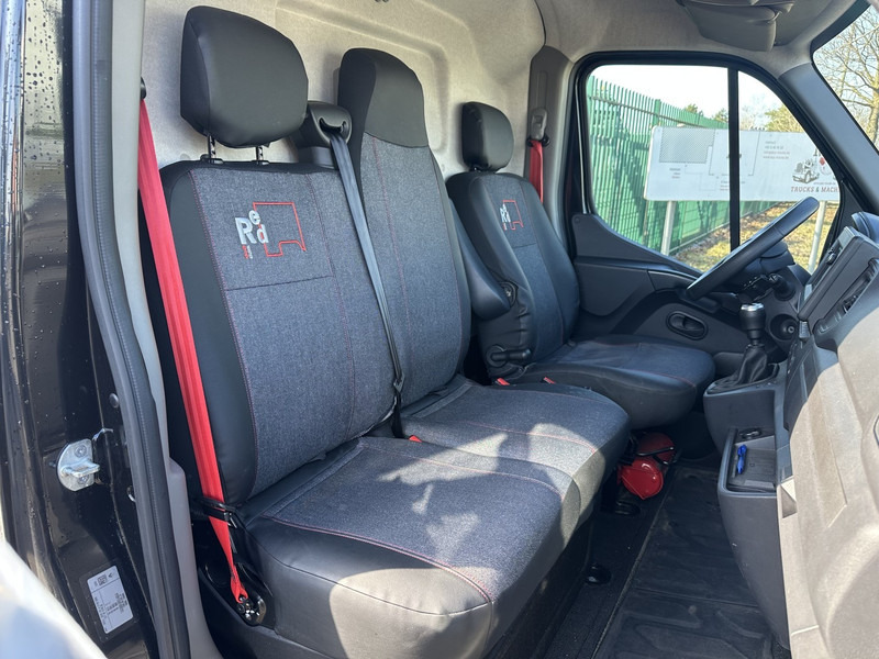 Foto d'interni 1: Furgone chiuso Renault MASTER 2.3 DCI - 150hp - RED EDTION L3H2  - GPS - CAMERA - TÜV 10/2025 - MANUAL 6 - COMFORT PACK - BE