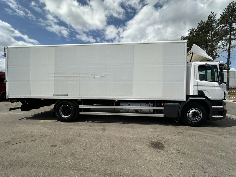 Scania P320 RETARDER - CLOSED BOX 8m25 x 2m47 x 2m30 - TAILLIFT 2000kg - EURO 6 - GOOD CONDITION - Autocarro furgonato: foto 4 Scania P320 RETARDER - CLOSED BOX 8m25 x 2m47 x 2m30 - TAILLIFT 2000kg - EURO 6 - GOOD CONDITION - Autocarro furgonato: foto 4