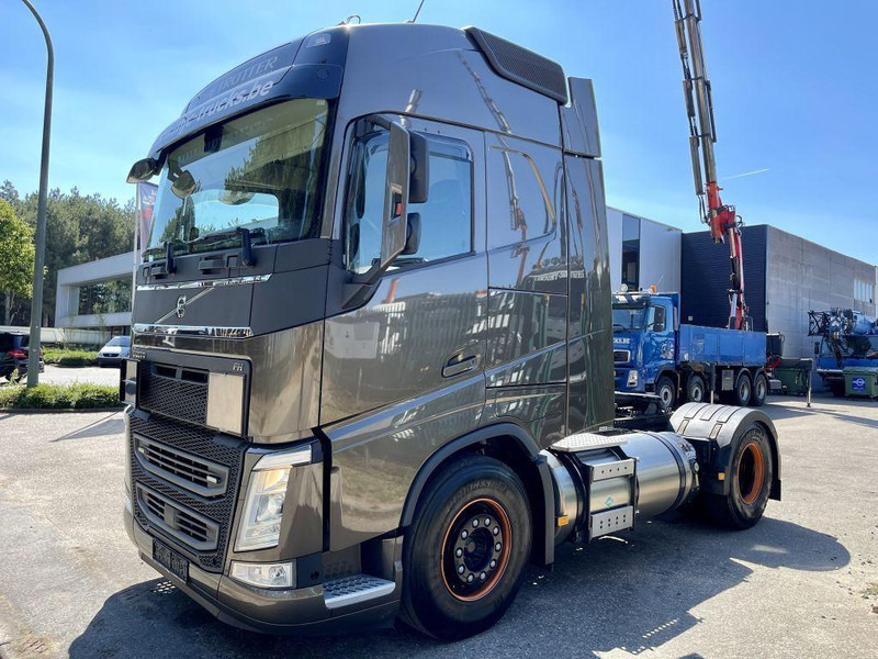 Volvo FH 460 LNG GAS ADR - ACC + Dynamic Steering - I-park Cool - Lane Keeping Support - collision warning - leather - ... BE Truck - Trattore stradale: foto 3 Volvo FH 460 LNG GAS ADR - ACC + Dynamic Steering - I-park Cool - Lane Keeping Support - collision warning - leather - ... BE Truck - Trattore stradale: foto 3