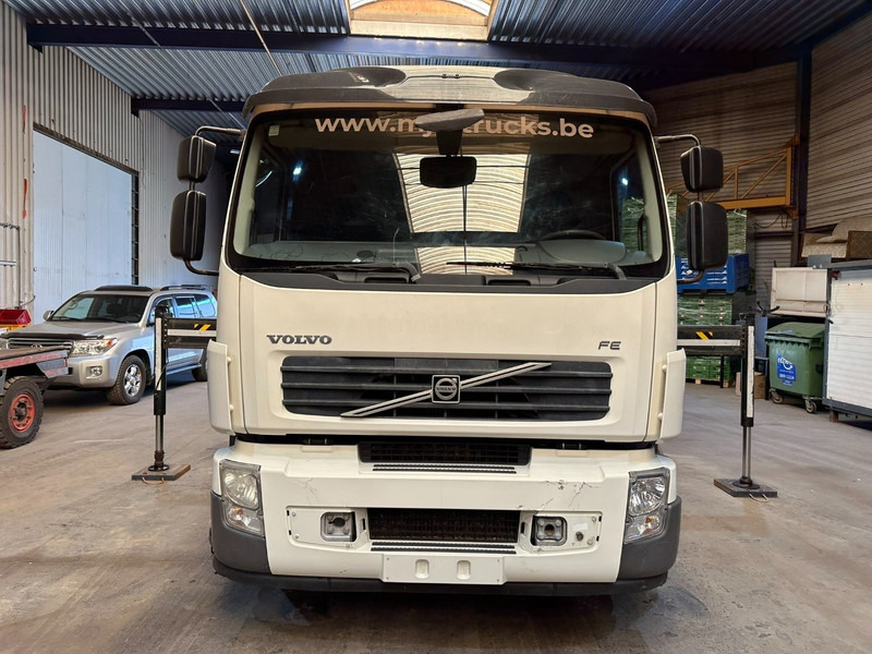 Volvo FE 300 6x2 + crane (20m!) PALFINGER PK18002 E 6x - LIFT / STEERING AXLE - MANUAL - EURO 5 - Autocarro con pianale/ Cassone fisso, Camion con gru: foto 3 Volvo FE 300 6x2 + crane (20m!) PALFINGER PK18002 E 6x - LIFT / STEERING AXLE - MANUAL - EURO 5 - Autocarro con pianale/ Cassone fisso, Camion con gru: foto 3
