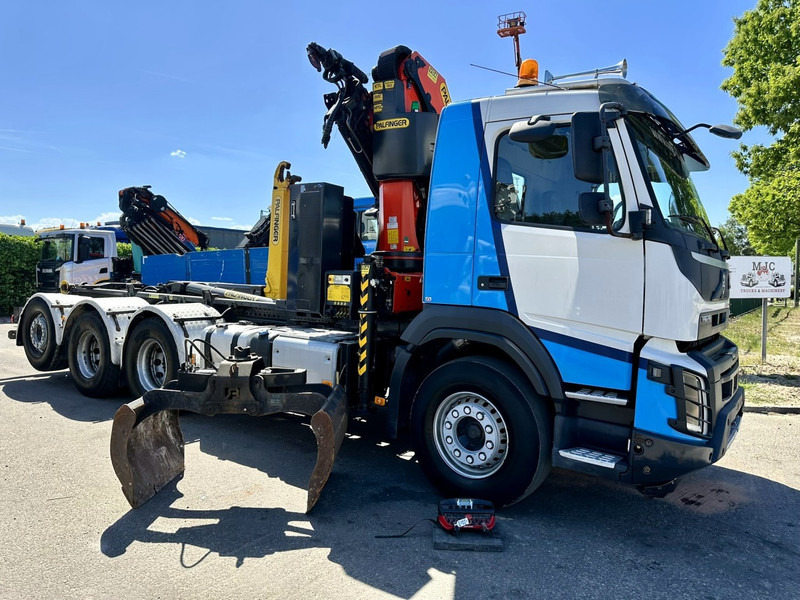 Volvo FMX 460 8x4 TRIDEM HOOKLIFT + CRANE PK 23002 SH + GRABBER / ROTATOR - EURO 6 - LIFT + STEERING AXLE - *374.000km* - EXT BUMPER - Autocarro scarrabile, Camion con gru: foto 2 Volvo FMX 460 8x4 TRIDEM HOOKLIFT + CRANE PK 23002 SH + GRABBER / ROTATOR - EURO 6 - LIFT + STEERING AXLE - *374.000km* - EXT BUMPER - Autocarro scarrabile, Camion con gru: foto 2