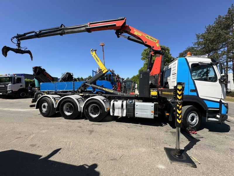 Volvo FMX 460 8x4 TRIDEM HOOKLIFT + CRANE PK 23002 SH + GRABBER / ROTATOR - EURO 6 - LIFT + STEERING AXLE - *374.000km* - EXT BUMPER - Autocarro scarrabile, Camion con gru: foto 4 Volvo FMX 460 8x4 TRIDEM HOOKLIFT + CRANE PK 23002 SH + GRABBER / ROTATOR - EURO 6 - LIFT + STEERING AXLE - *374.000km* - EXT BUMPER - Autocarro scarrabile, Camion con gru: foto 4