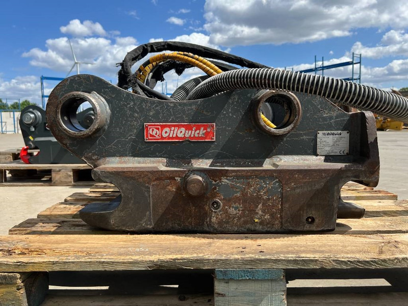 OilQuick OQ70/55 - EC210 / EC220 - Attacco rapido per Macchina da cantiere: foto 4 OilQuick OQ70/55 - EC210 / EC220 - Attacco rapido per Macchina da cantiere: foto 4