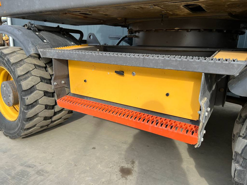 Escavatore gommato Volvo EWR150E: foto 7
