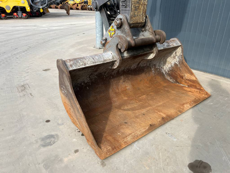 Escavatore gommato Volvo EWR150E: foto 14