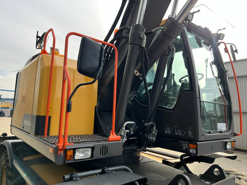Escavatore gommato Volvo EWR150E: foto 11