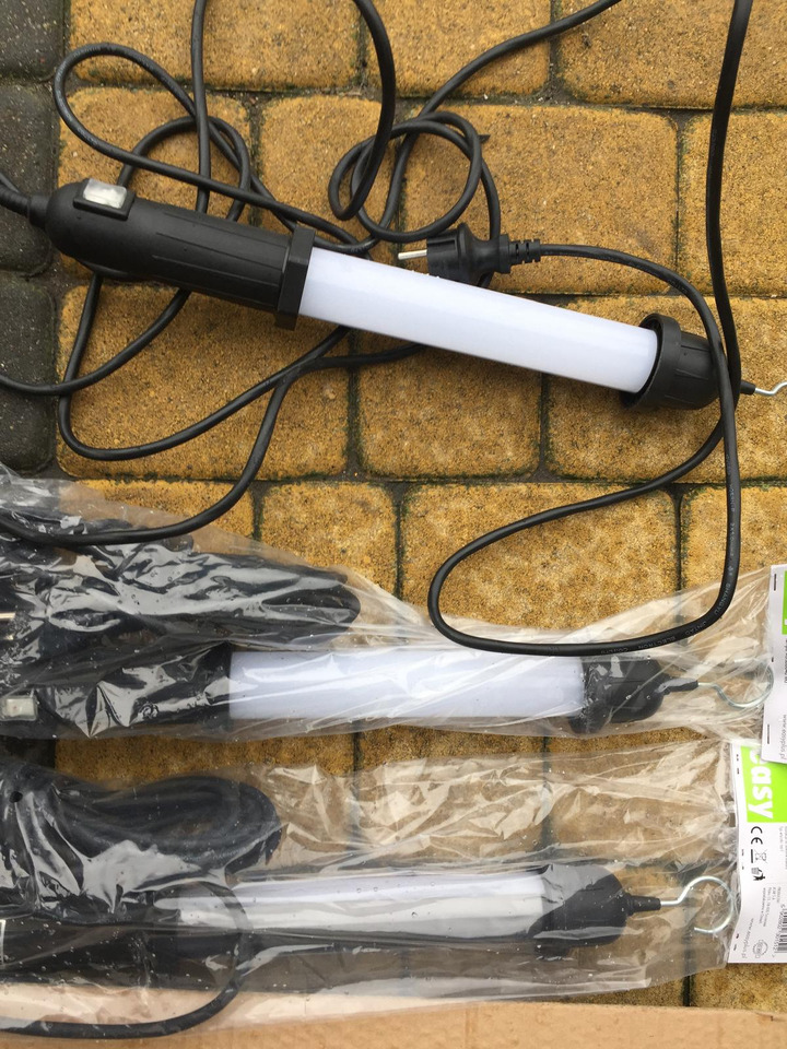 Lampa warsztatowa na 5 metrowym przewodzie zasilającym - Altra macchina: foto 1 Lampa warsztatowa na 5 metrowym przewodzie zasilającym - Altra macchina: foto 1