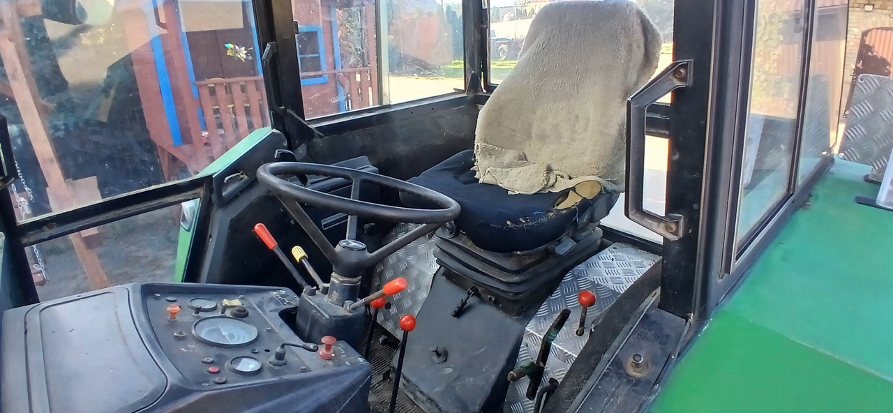 JOHN DEERE 3030E - Trattore: foto 3 JOHN DEERE 3030E - Trattore: foto 3