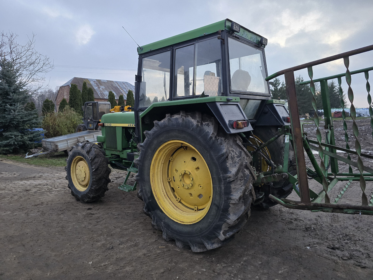 JOHN DEERE 3030E - Trattore: foto 5 JOHN DEERE 3030E - Trattore: foto 5