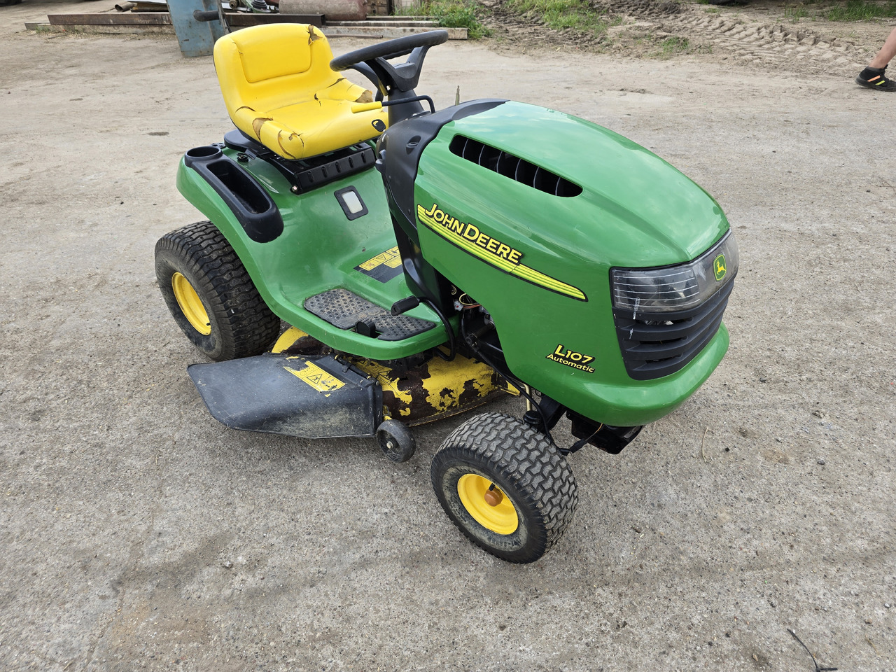 JOHN DEERE L107 Automatic - Tagliaerba: foto 1 JOHN DEERE L107 Automatic - Tagliaerba: foto 1