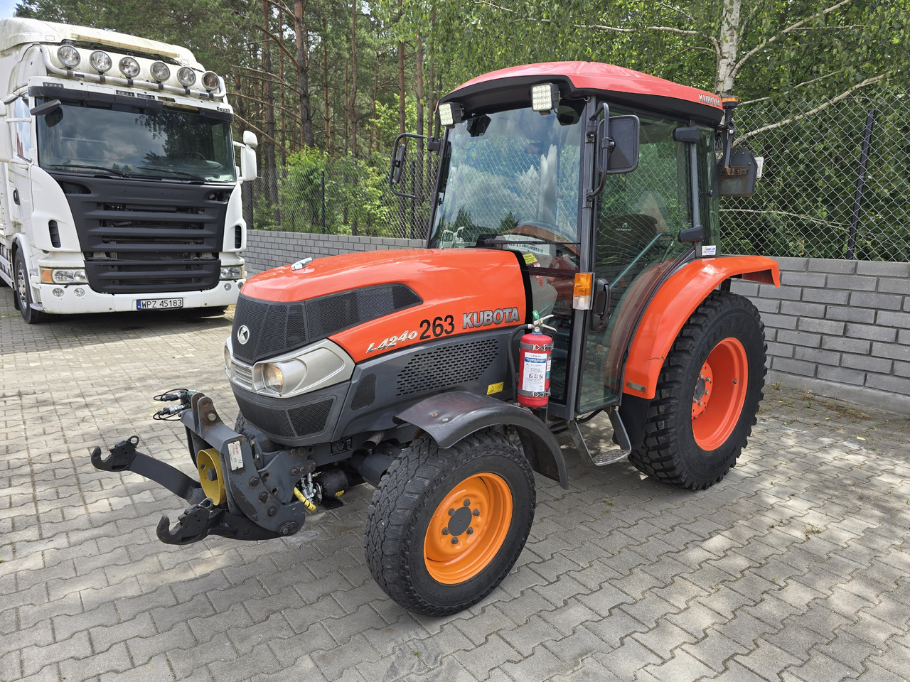 KUBOTA 4240 - Trattore: foto 1 KUBOTA 4240 - Trattore: foto 1