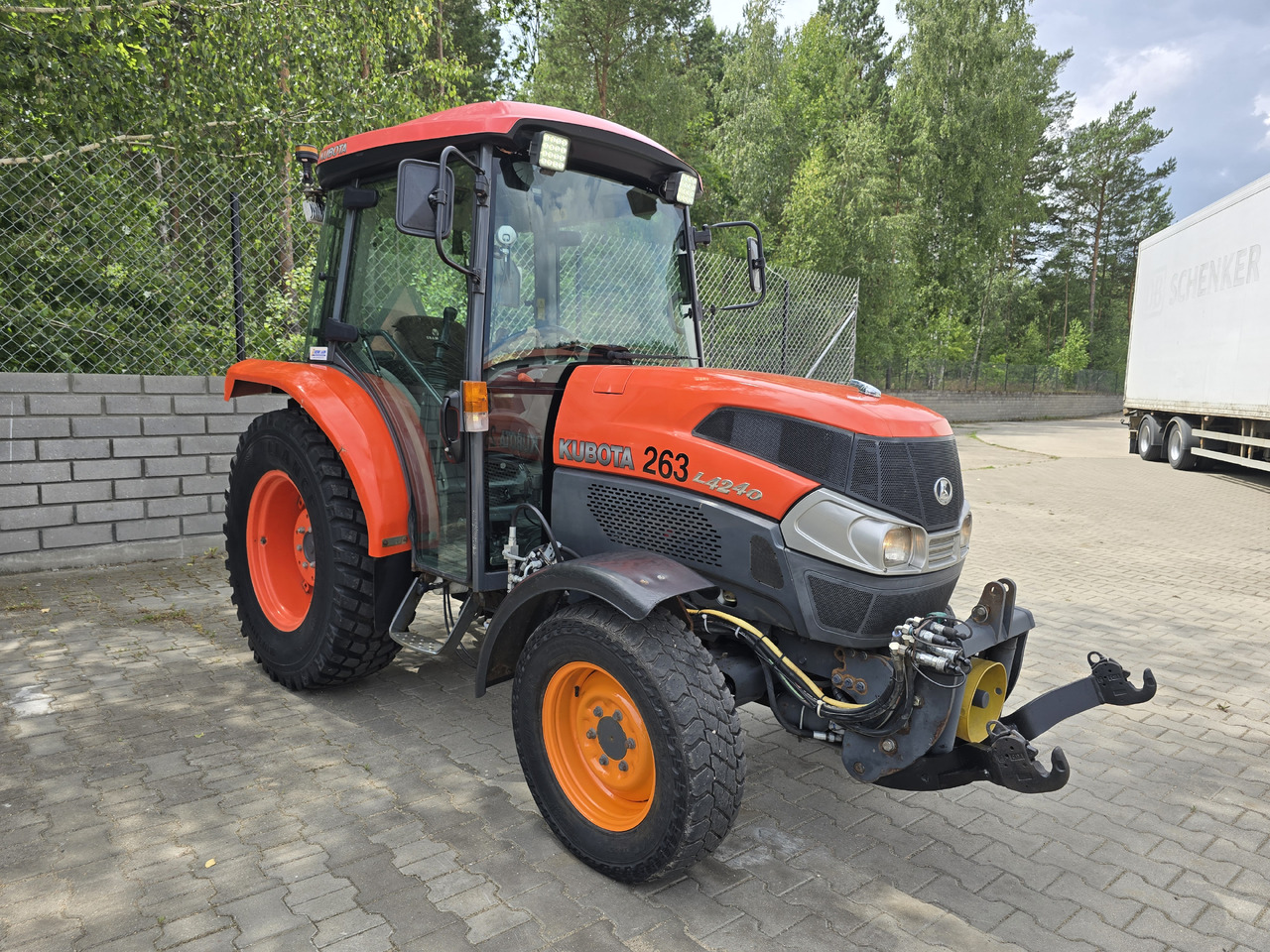 KUBOTA 4240 - Trattore: foto 3 KUBOTA 4240 - Trattore: foto 3
